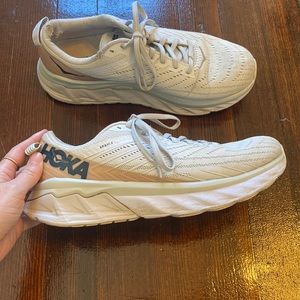 Hokas sneakers